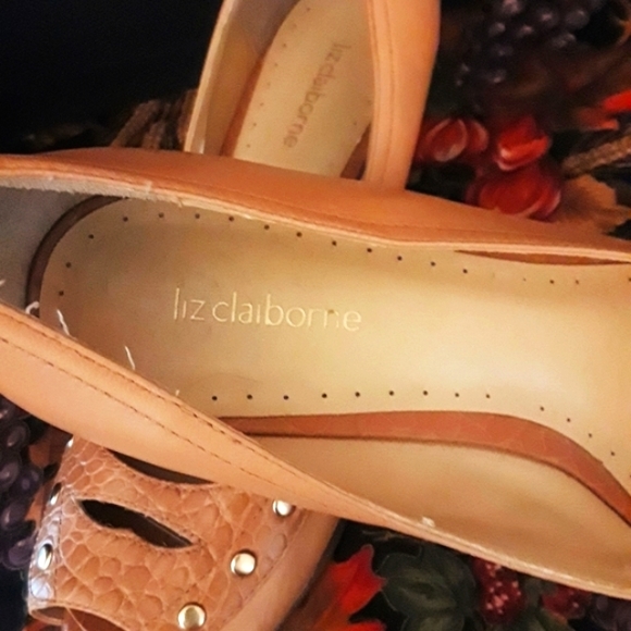 Liz Claiborne Tan Wedges - Picture 6 of 10